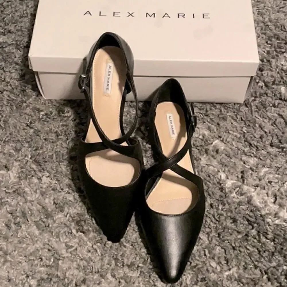 NIB Leather Criss Cross Flats